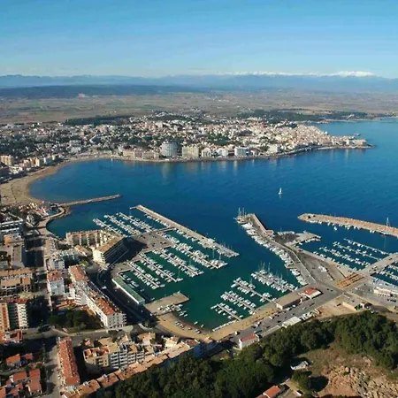 The In Has 2 Bedrooms 4 Pax Apartamento L' Escala